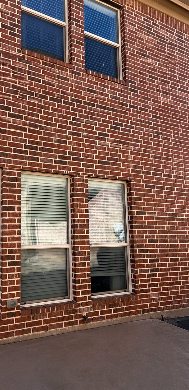 Commercial storefront and walkway after pressure washing